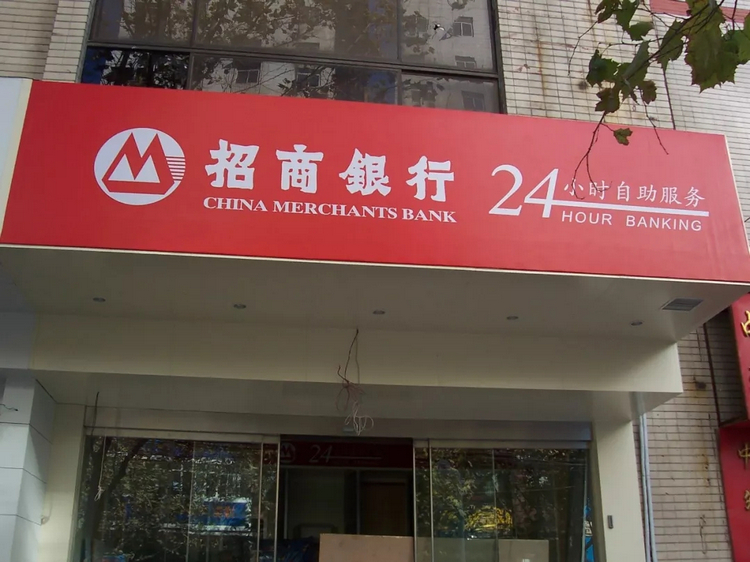 厦门金逗号广告公司为您店面广告设计制作安装：门头招牌、门头店招、门头发光字、门头广告牌灯箱、门头灯箱、店铺门头灯箱、店招灯箱广告牌、门头灯箱字、广告灯箱、灯箱店招广告制作、店招灯箱设计