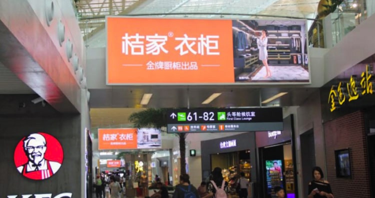厦门机场广告投放的三大定位特色，机场广告示意图